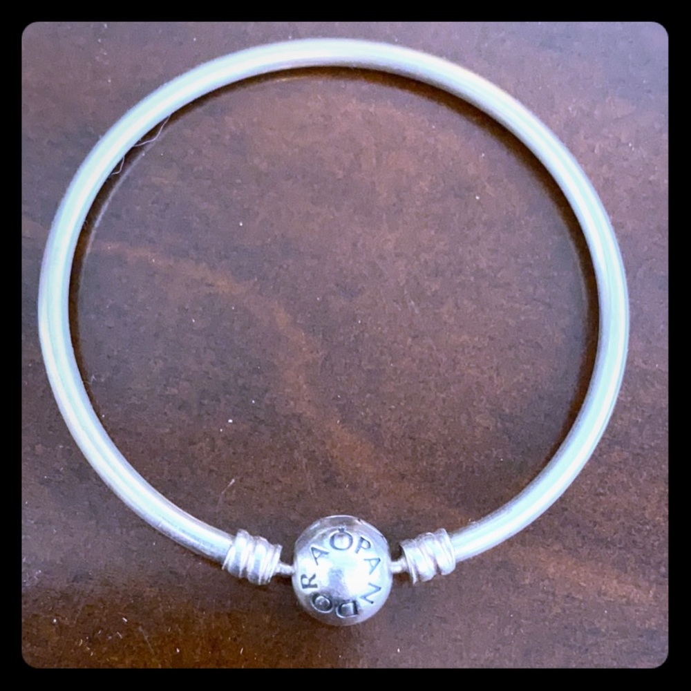 Women’s pandora bangle size small